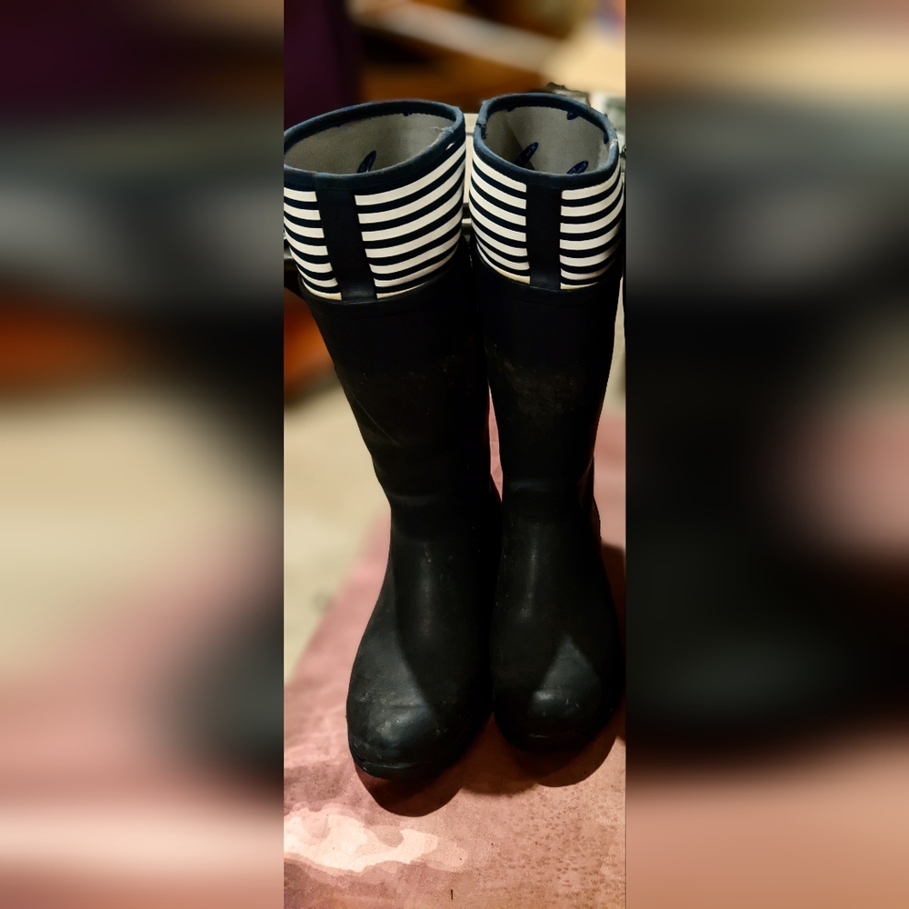 Muck rain boots